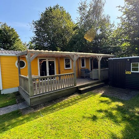 Ruime 5-Persoons Chalet Aan Het Bergumermeer Suameer Esterno foto