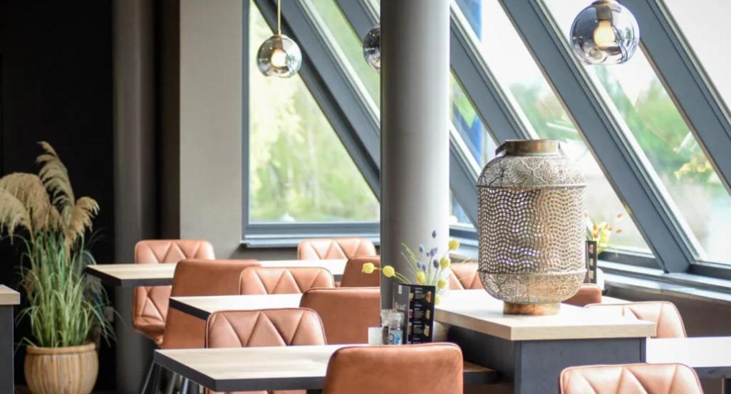 Ruime 5-Persoons Chalet Aan Het Bergumermeer Suameer Esterno foto
