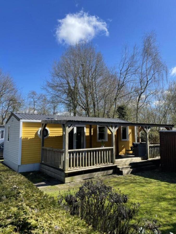 Ruime 5-Persoons Chalet Aan Het Bergumermeer Suameer Esterno foto