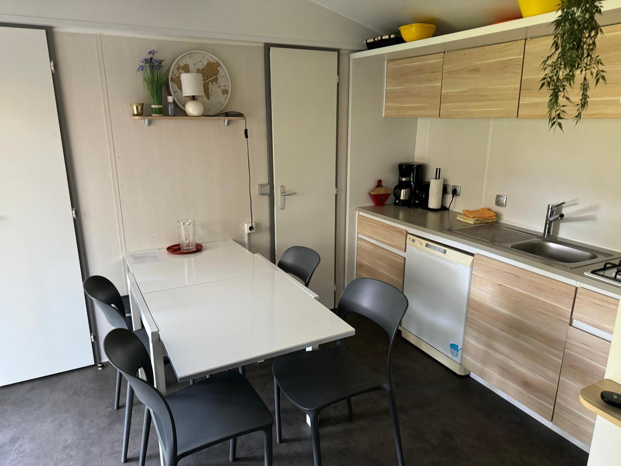 Ruime 5-Persoons Chalet Aan Het Bergumermeer Suameer Esterno foto
