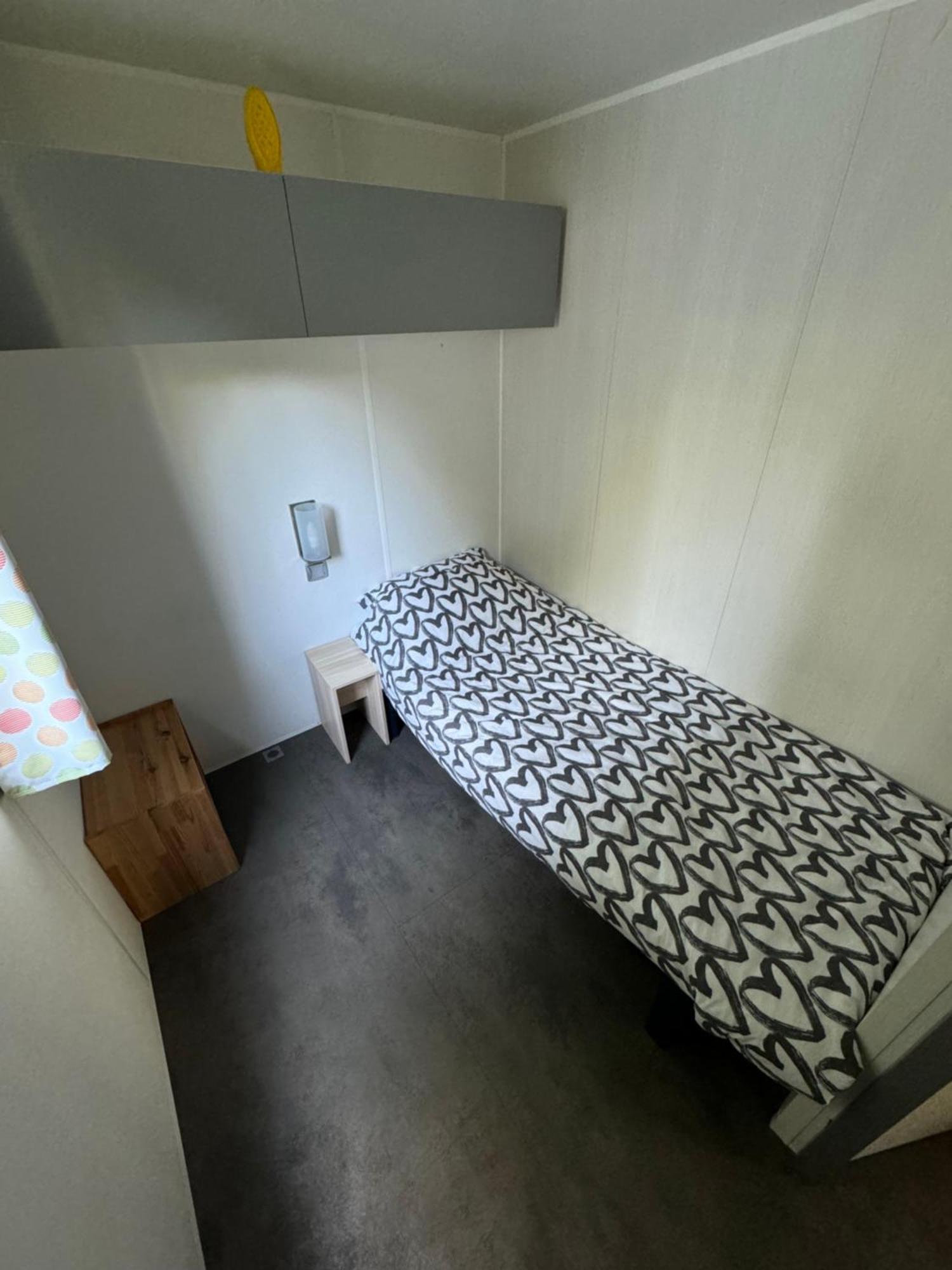Ruime 5-Persoons Chalet Aan Het Bergumermeer Suameer Esterno foto
