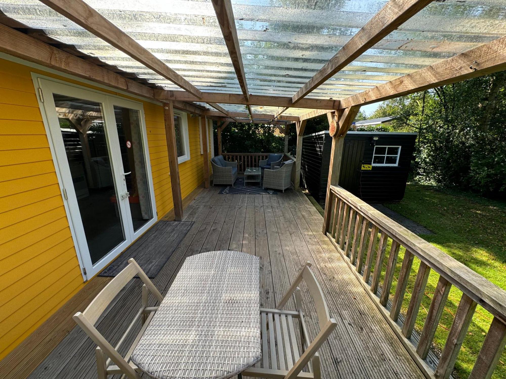 Ruime 5-Persoons Chalet Aan Het Bergumermeer Suameer Esterno foto